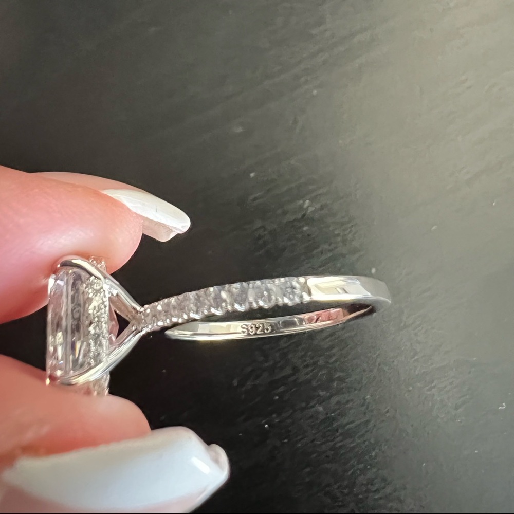 925 Sterling Silver Oval Ring - Picture 5 of 7
